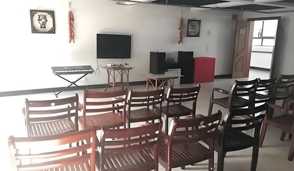 不会唱歌却开演唱会，58岁的郑伊健消费情怀？